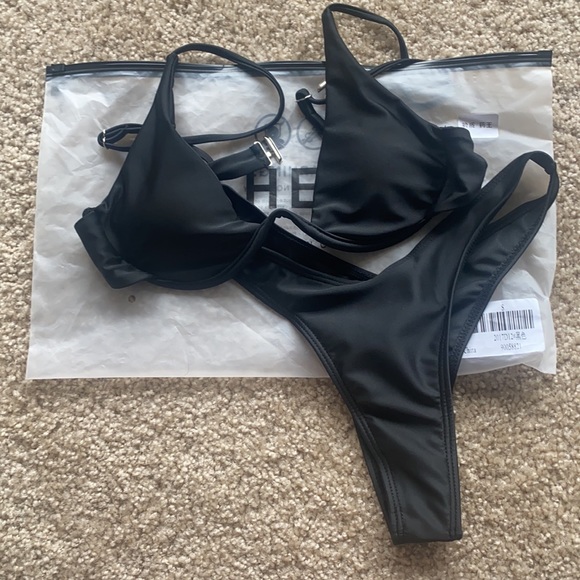 SHEIN Underwire Bikini - Picture 2 of 2